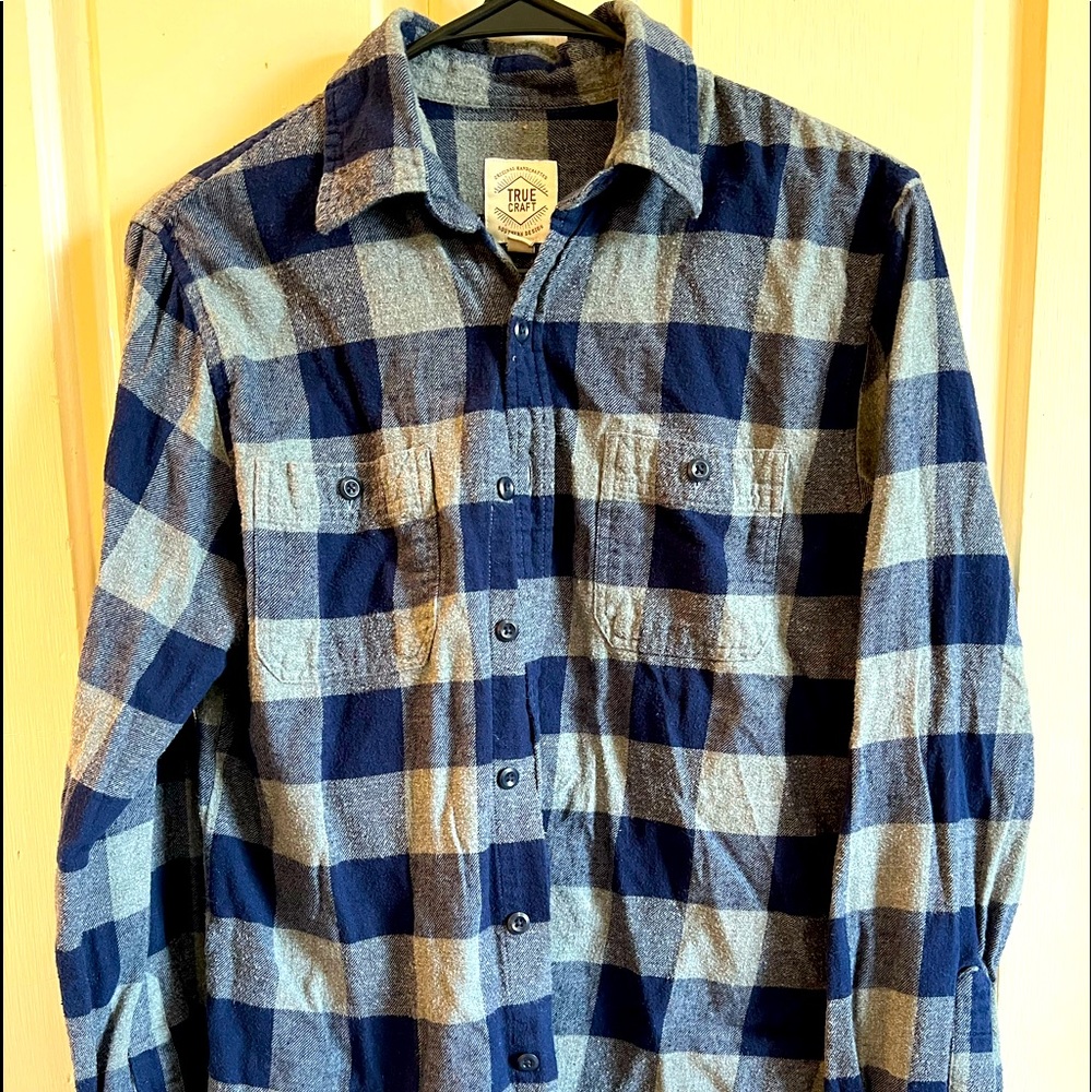 True Craft size Small Black and Grey Flannel Button Down